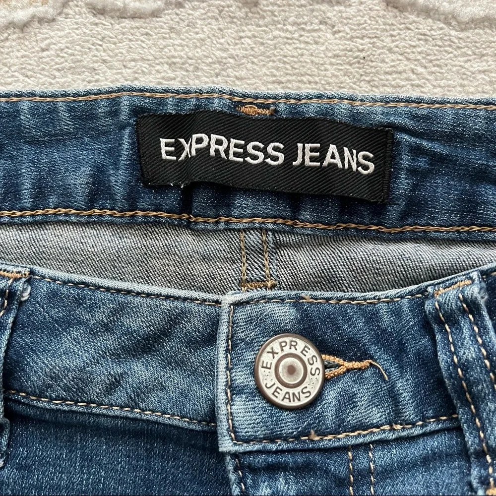 Like 🆕 Express distressed jean 2.5” inseam cuffed shorts